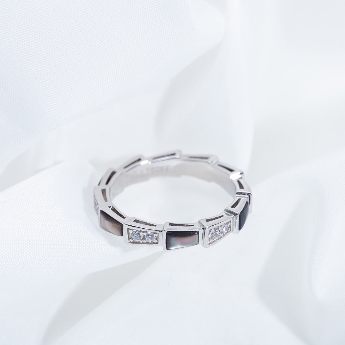 SERPENTI RING SILVER DIAMOND BLACK MOP 3MM