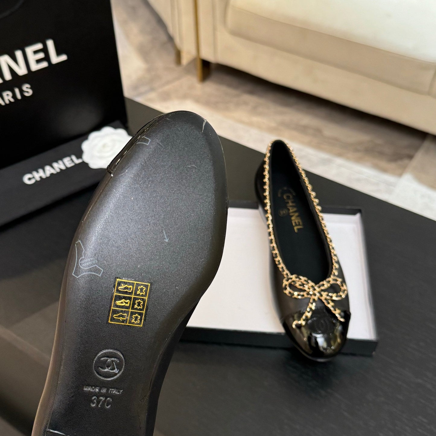CC 25B ballet flat black patent calfskin leather chain