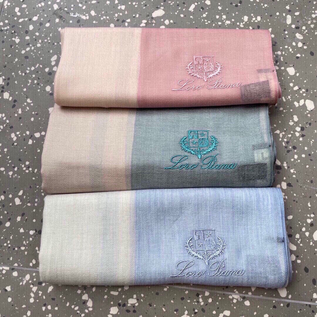 LP Quadrata Rainbow Scarf 200 CM In Beige Mix Light Pink Cashmere Silk 670019
