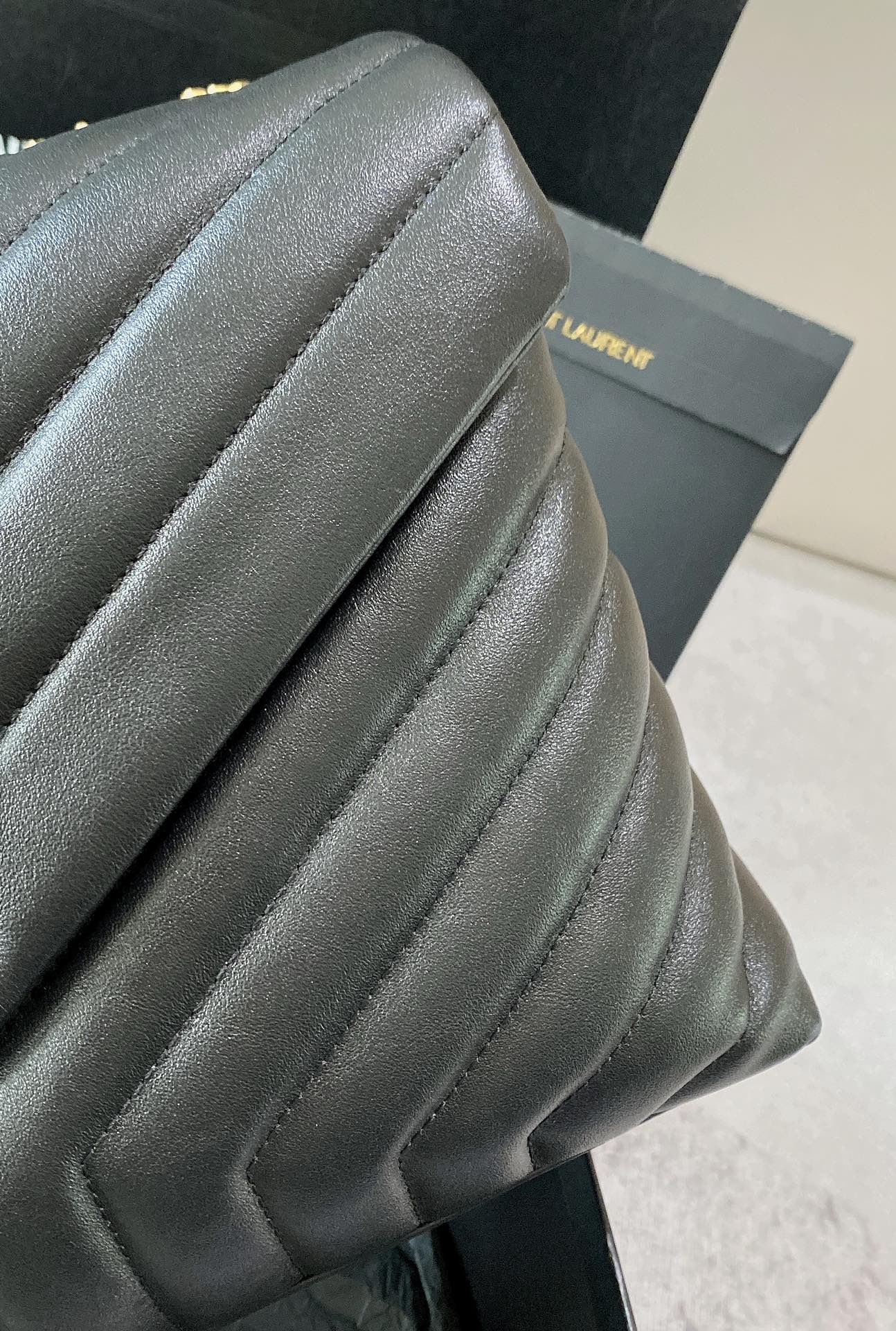 LOULOU MEDIUM 32 BLACK QUILTED LEATHER GOLD HARDWARE