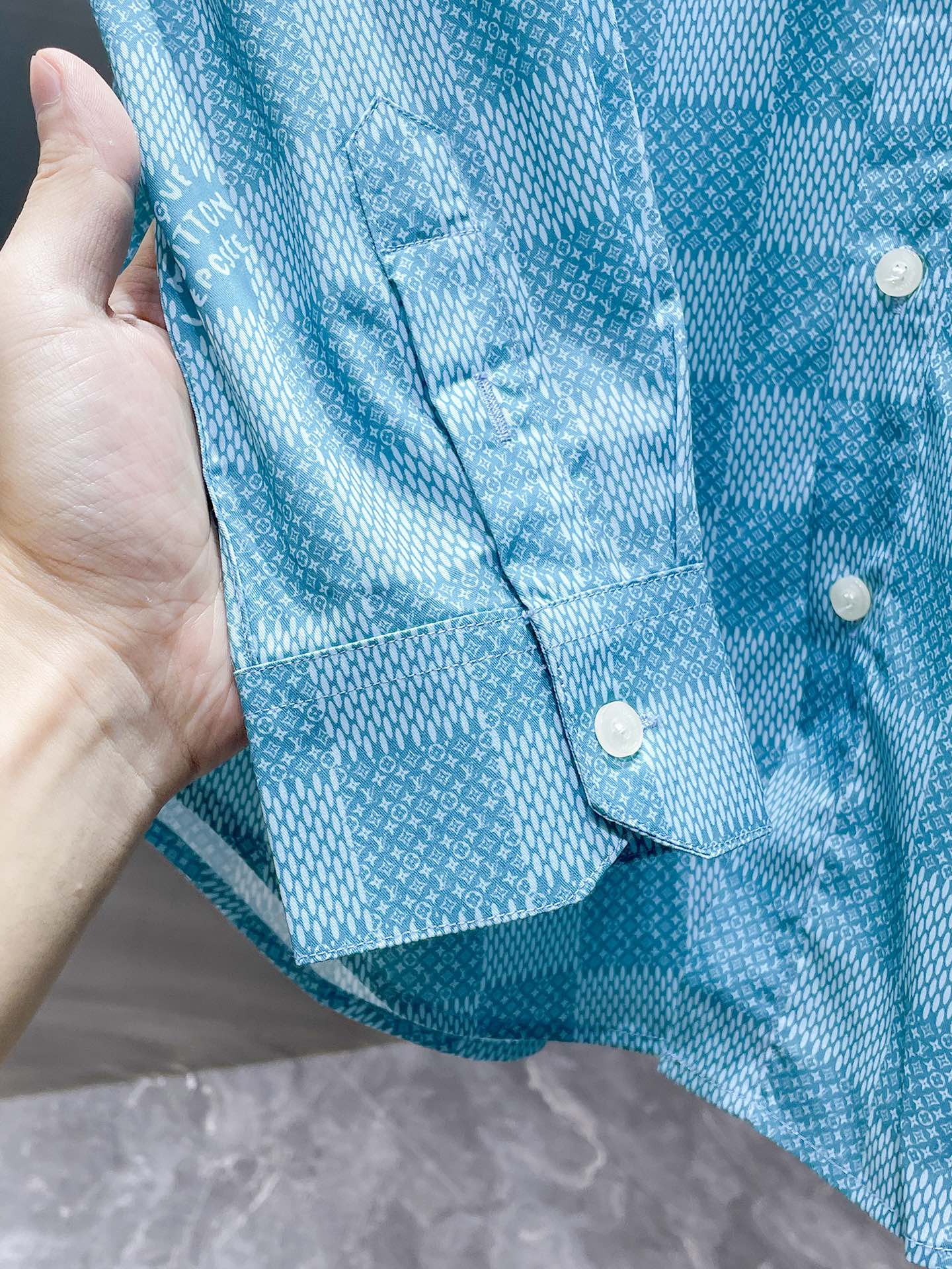 LV BLUE DAMIER LONG-SLEEVED SHIRT 238816