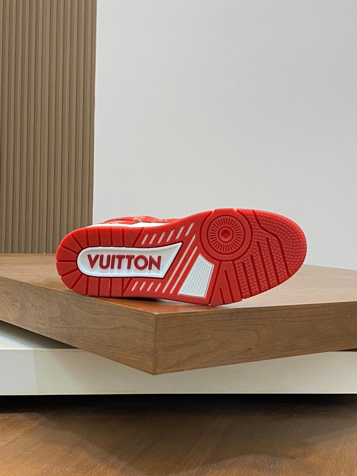 AIR TRAINER IN CRIMSON RED MIX WHITE CALFSKIN