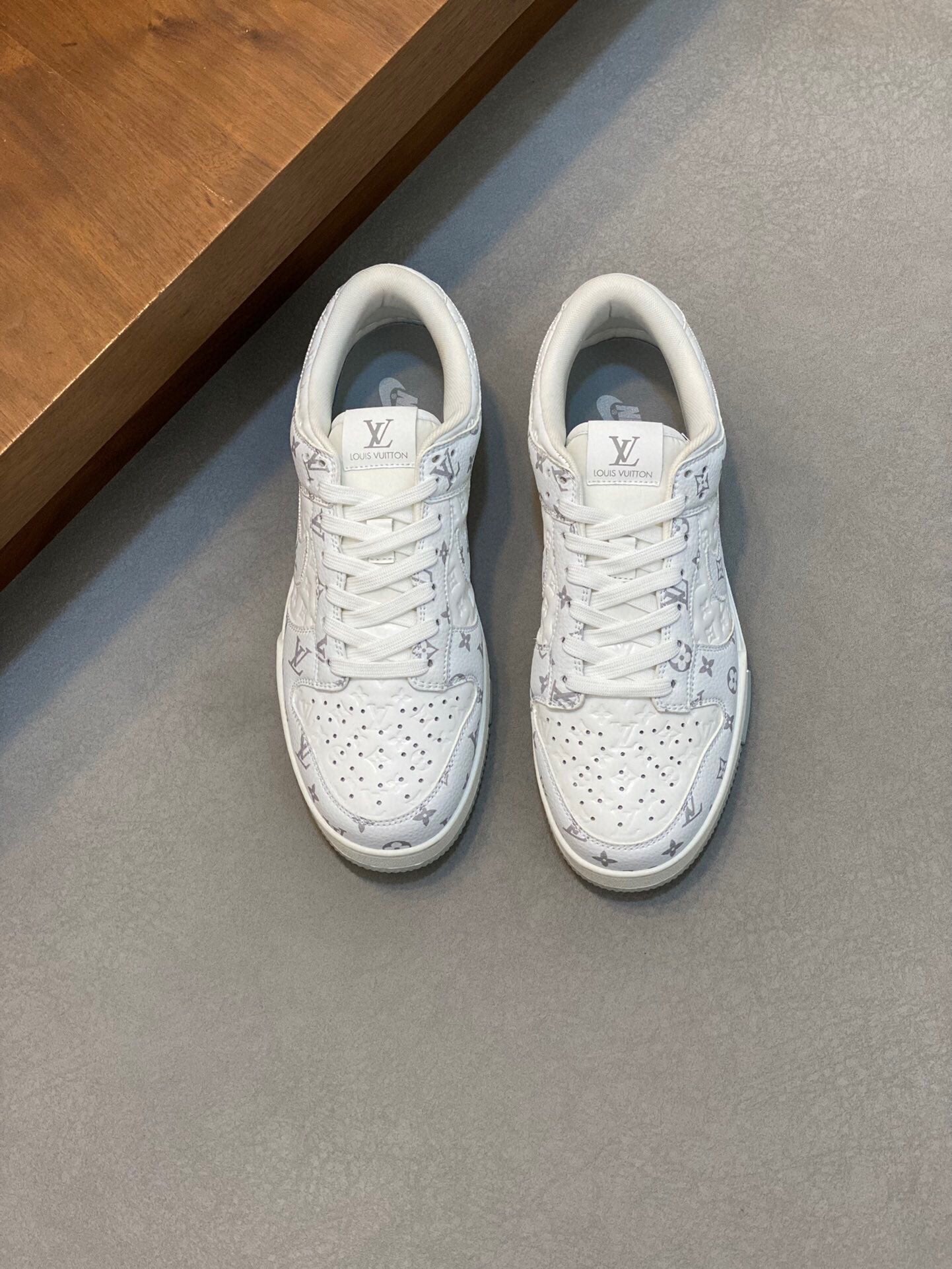 AIR TRAINER IN WHITE CALFKSIN