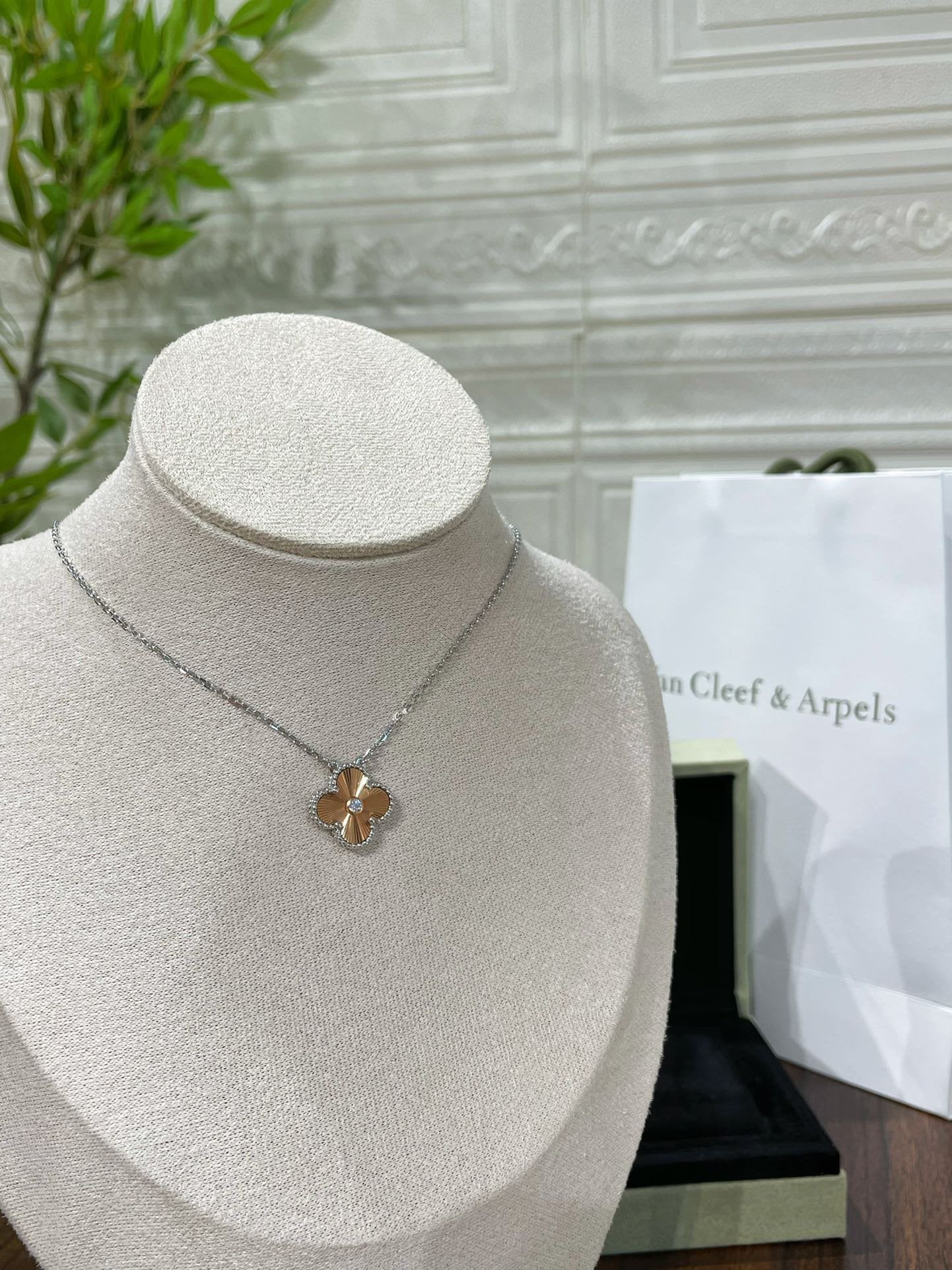 CLOVER 1 DIAMOND PINK GOLD SILVER NECKLACE