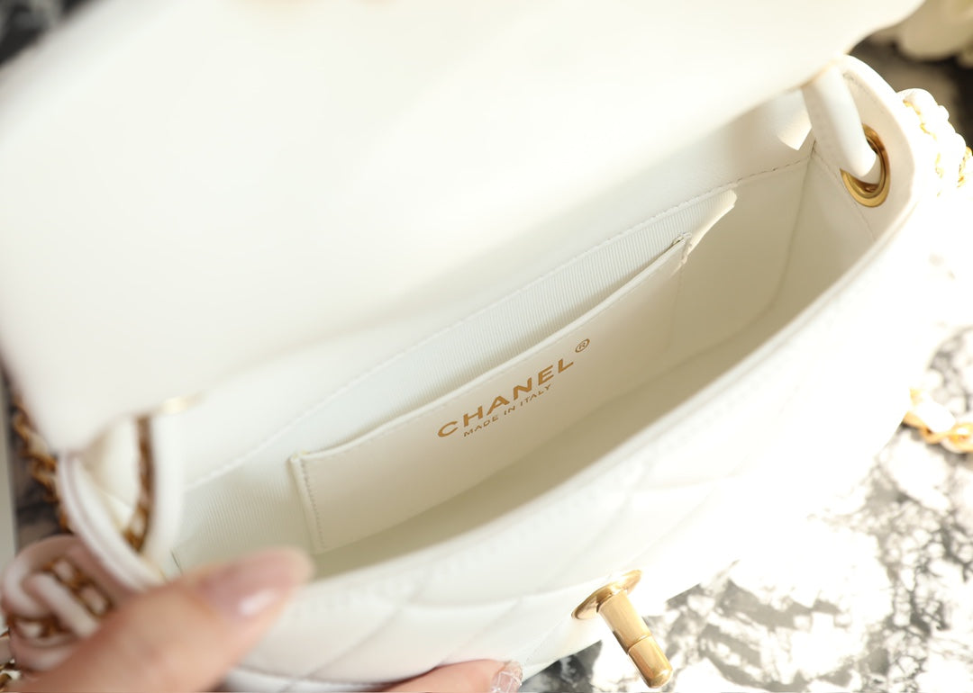 CC 19 Bag 25C 18cm White Lambskin Gold Hardware