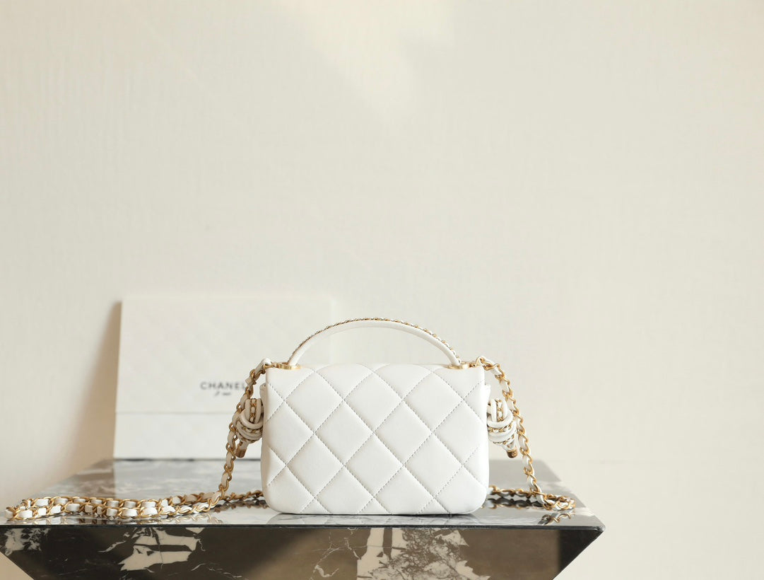 CC 19 Bag 25C 18cm White Lambskin Gold Hardware