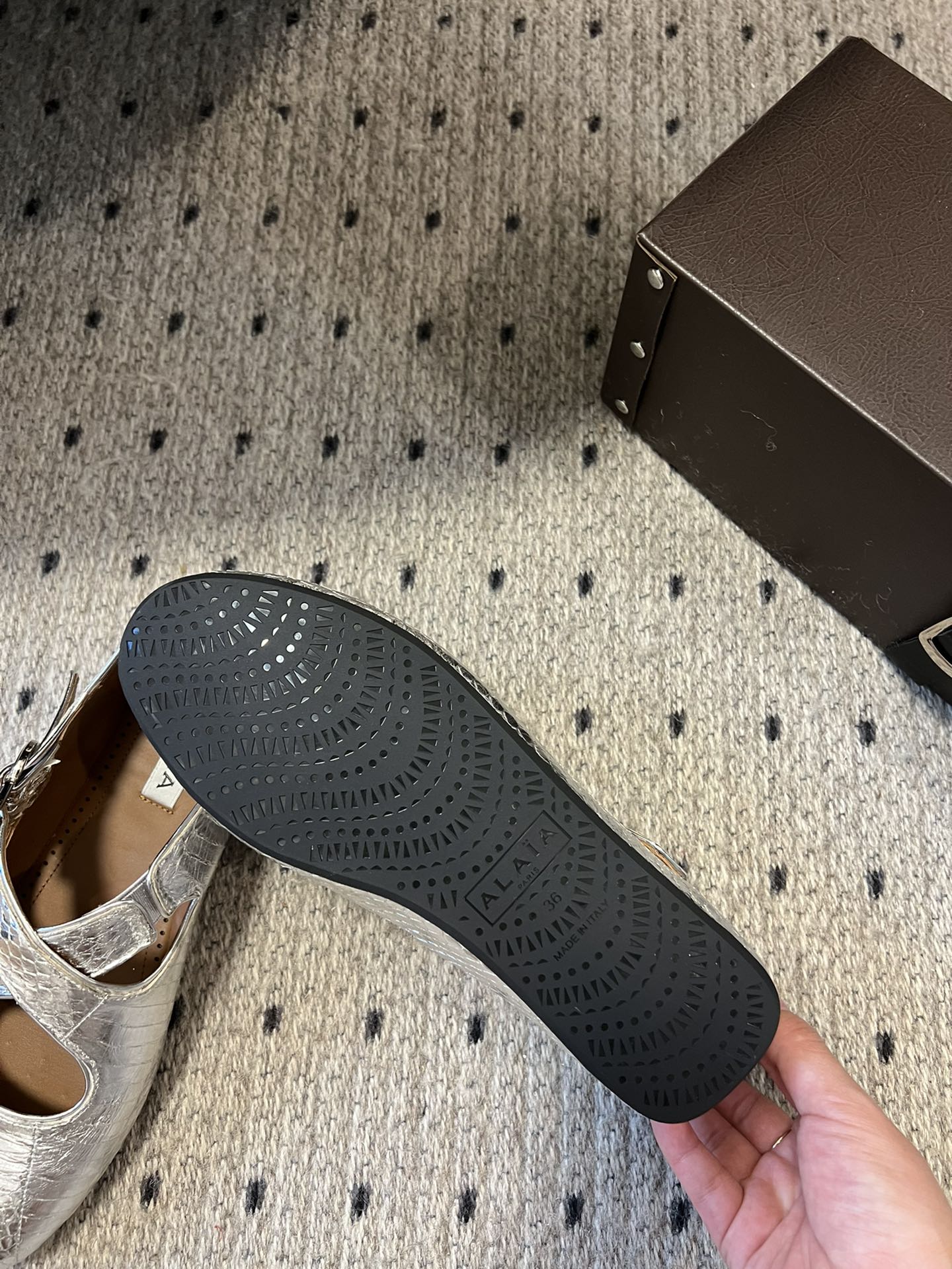 Alaia 25 Criss Cross With Stud Ballet Flats Silver Sheepskin 303696