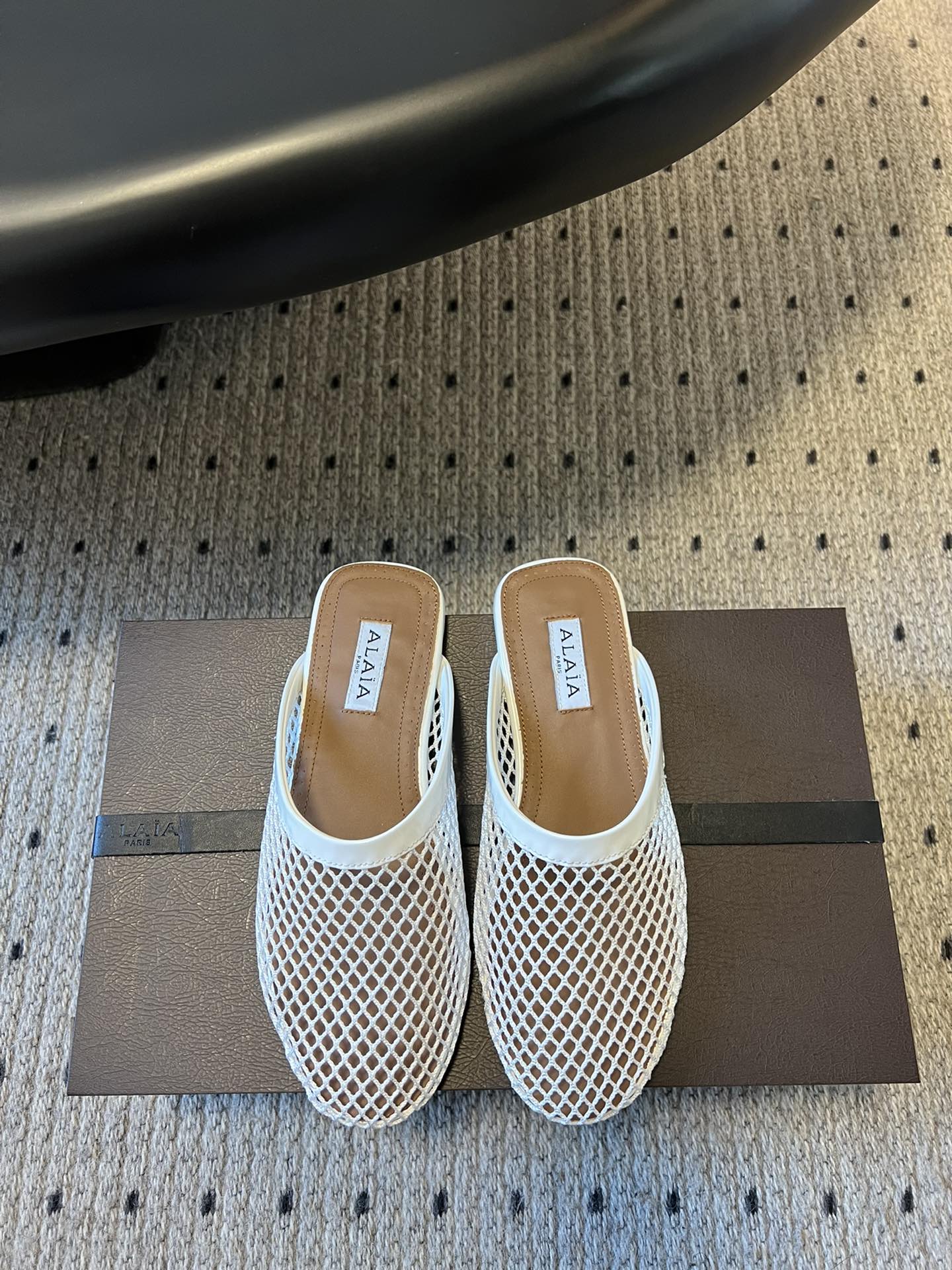 Alaia 25 Fishnet Flat Mules White Lampskin 303681