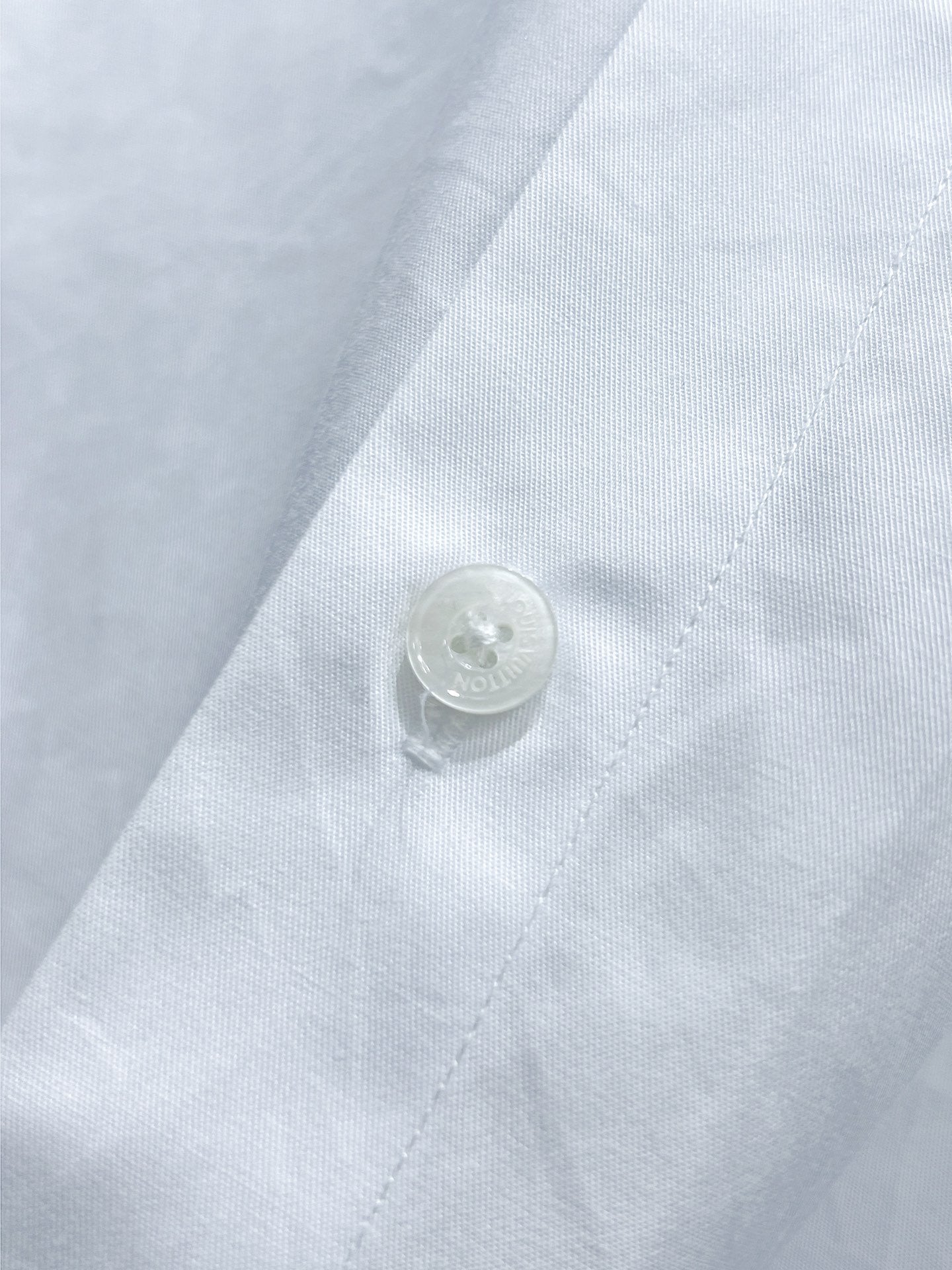 LV SHORT-SLEEVED SHIRT IN WHITE COTTON BLUE LOGO 238813