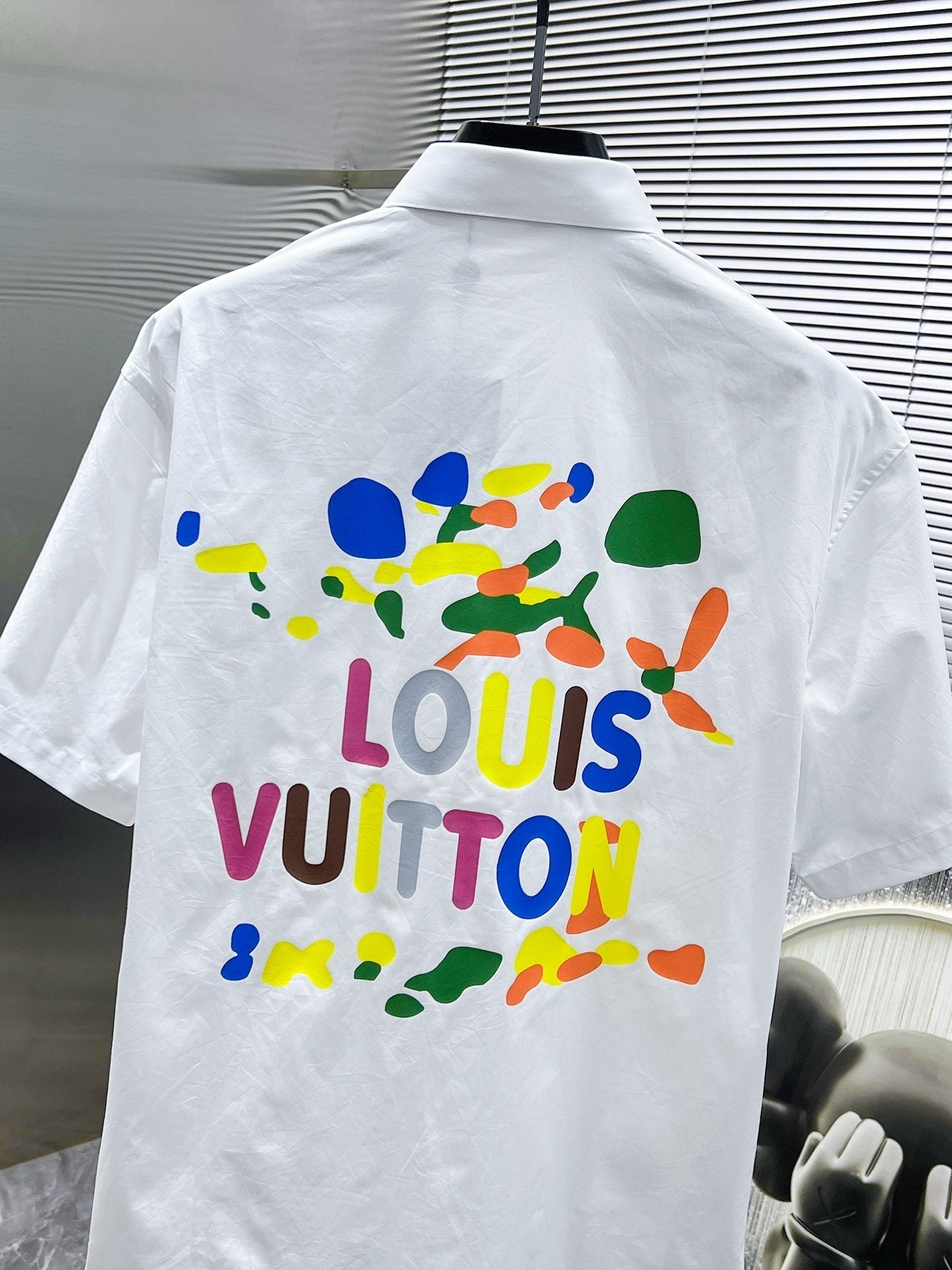 LV SHORT-SLEEVED SHIRT IN WHITE COTTON COLORFUL LOGO 238812