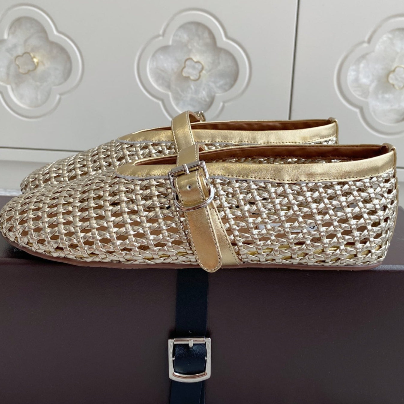Alaia Women's Ballet Flat Gold Lambskin 291053
