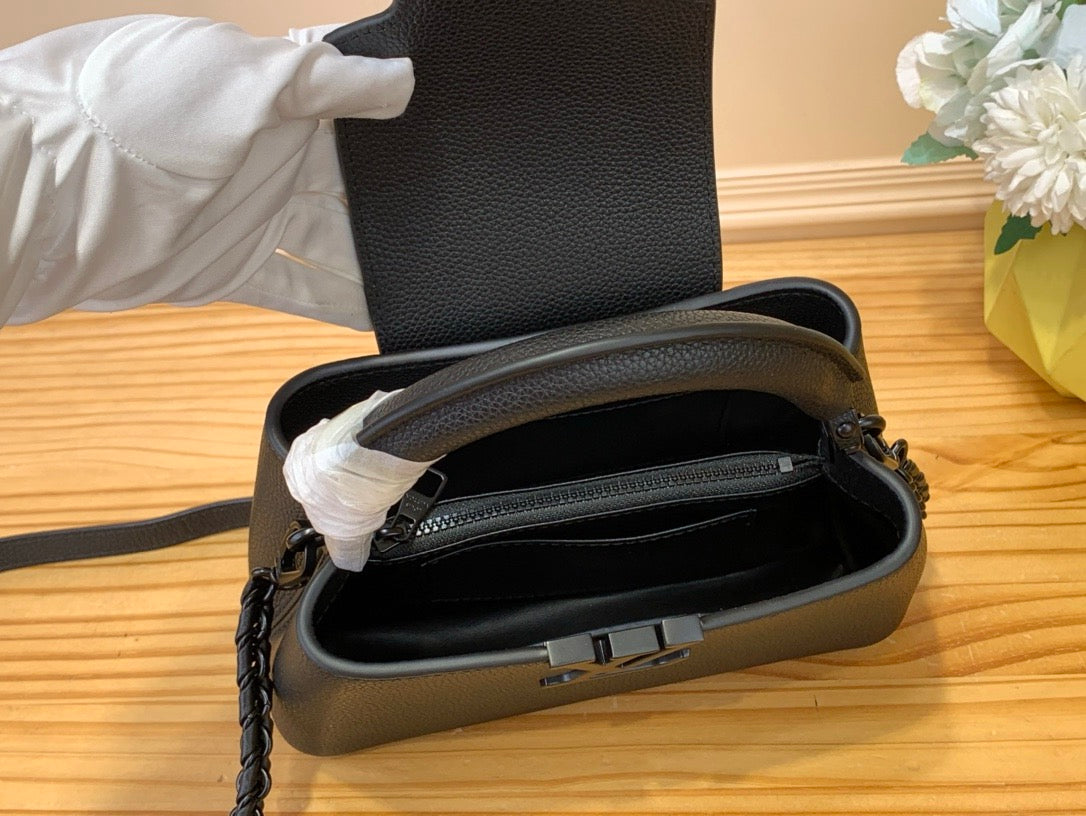 Capucines Mini 22cm East-West All Black