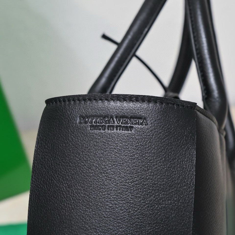 BV Pre-Owned Arco Tote Bag Black Cowhide