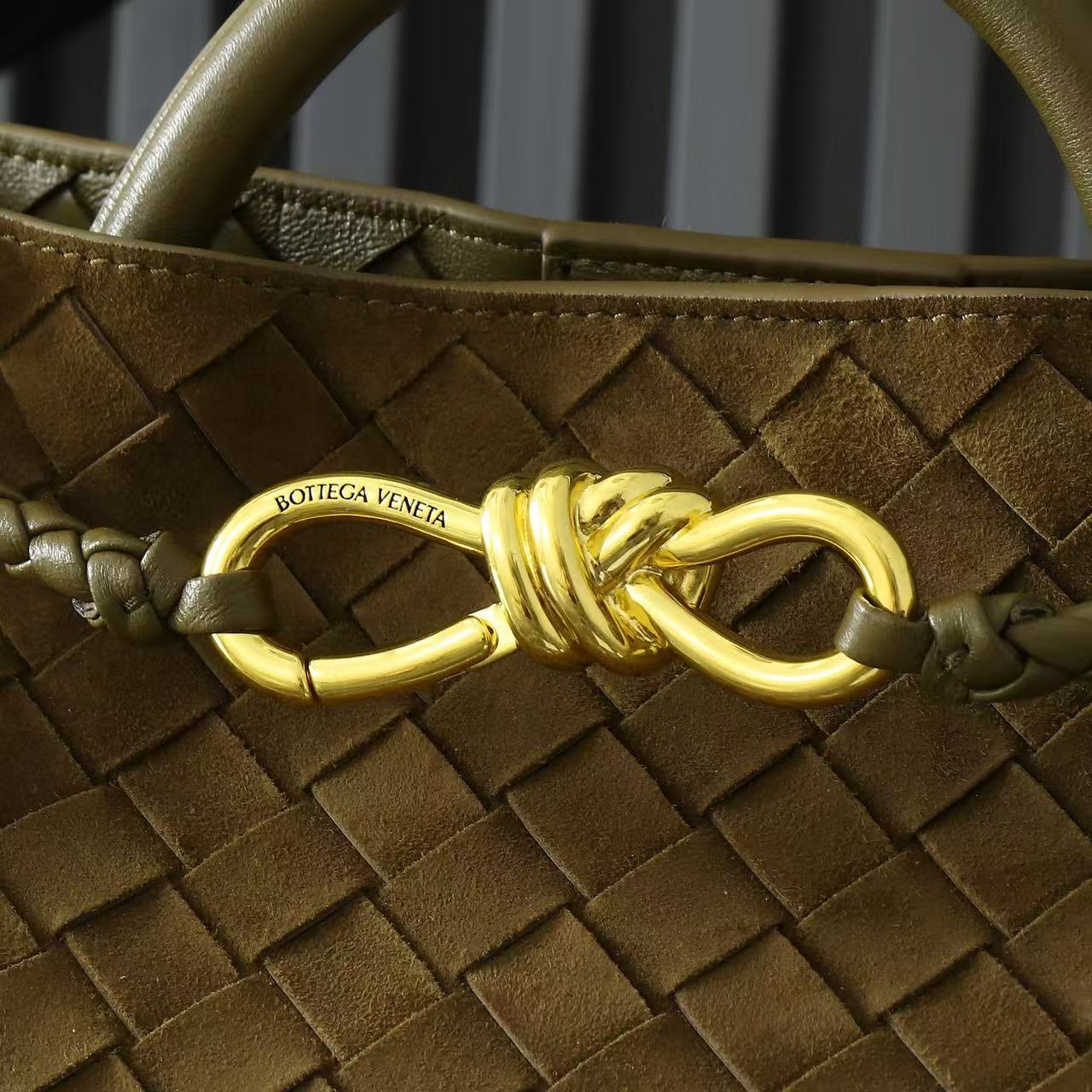 BV Andiamo 25cm Bag Rich Olive Green Suede