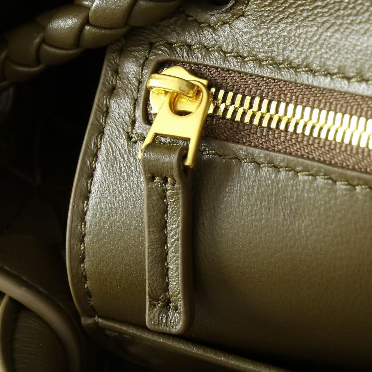BV Andiamo 25cm Bag Rich Olive Green Suede