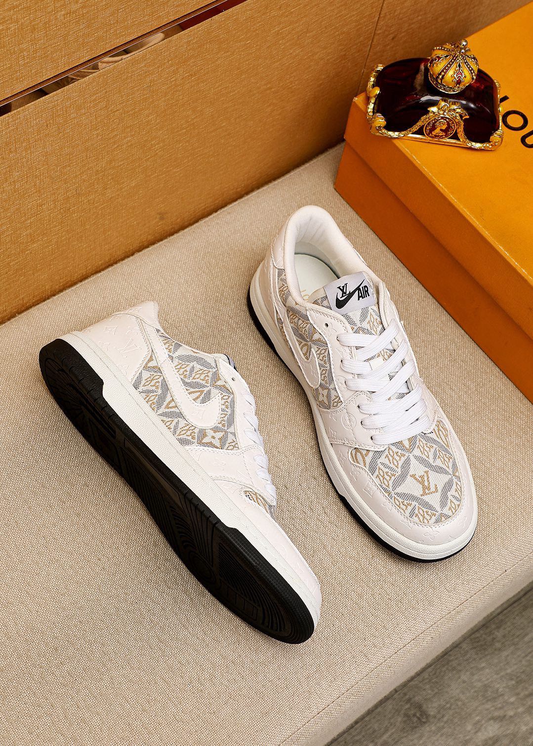 AIR FORCE LV MONOGRAM SNEAKER WHITE GREY