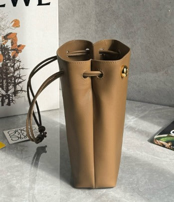 Loew Pebble Annagram 17cm Brown Calfskin