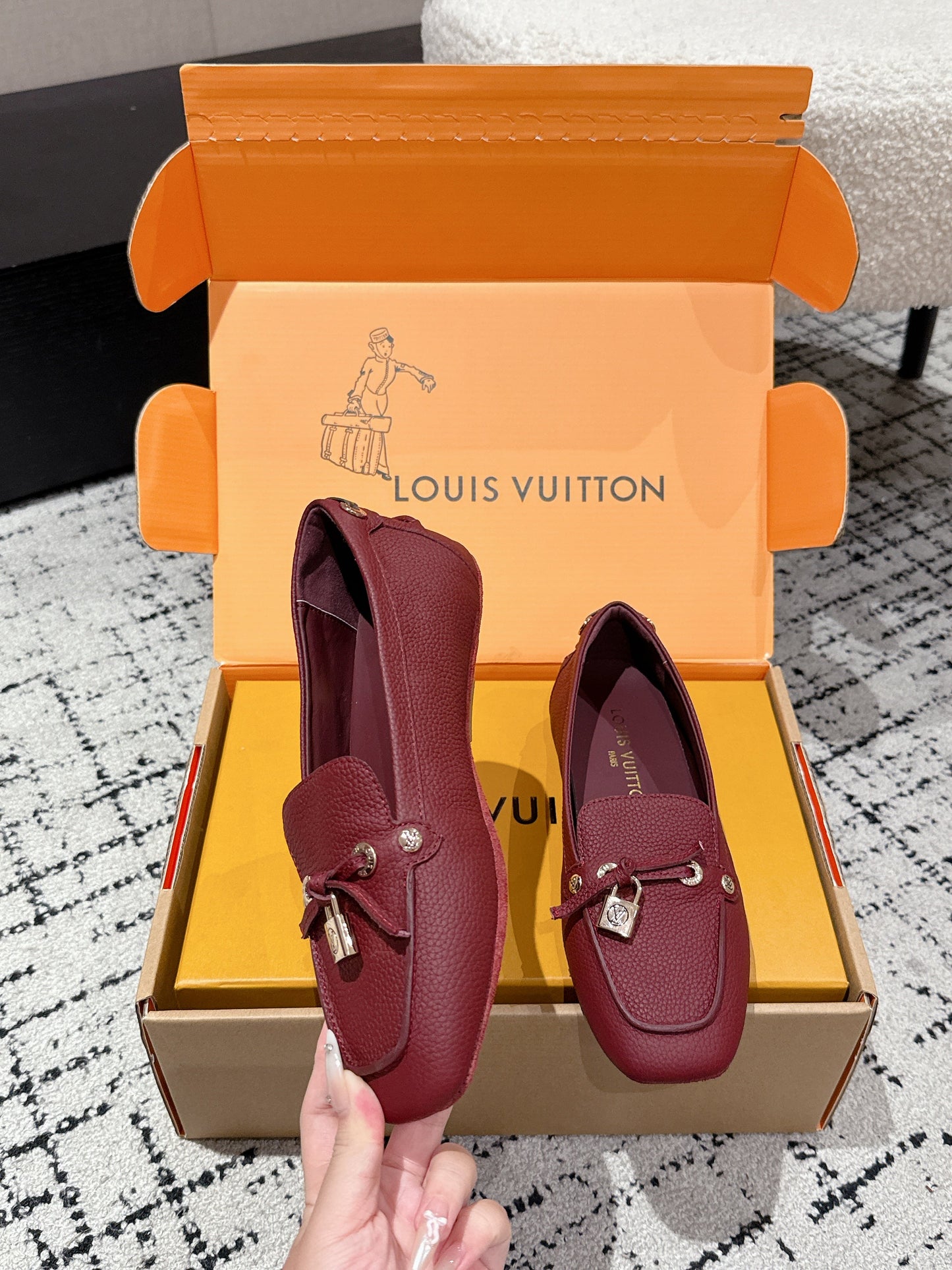 LV Flat-soled lock loafers burgundy cowhide 383376