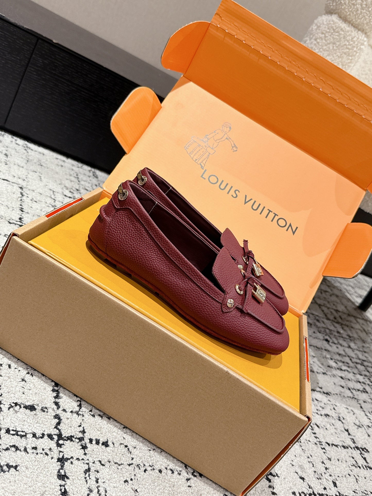 LV Flat-soled lock loafers burgundy cowhide 383376