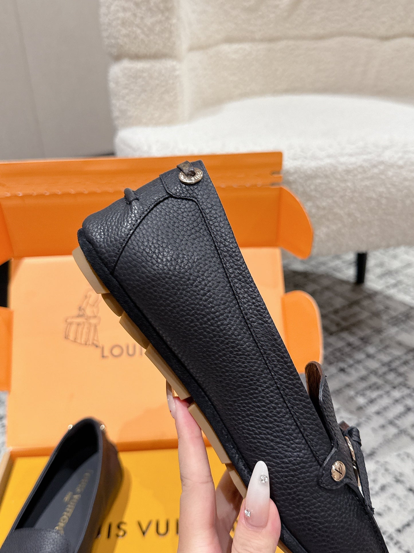 LV Flat-soled lock loafers black cowhide 383377