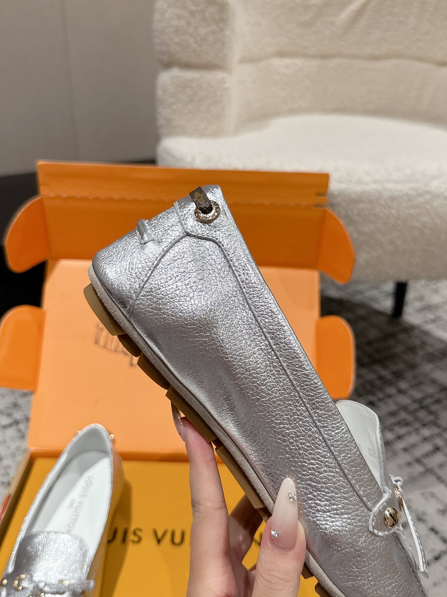 LV Flat-soled lock loafers sliver cowhide 383379