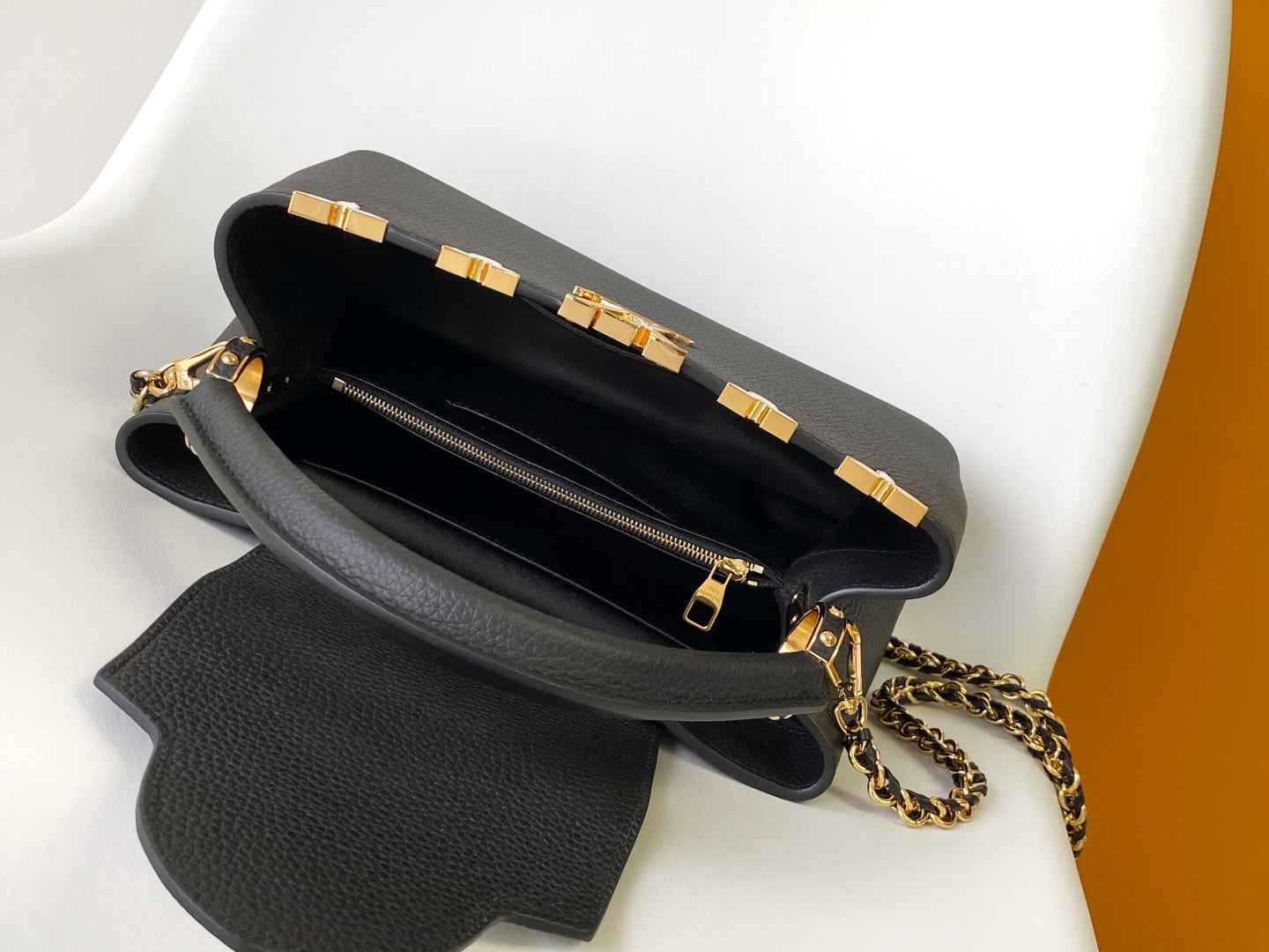 LV Capucines Bag Black Taurillon Cowhide Leather 252598