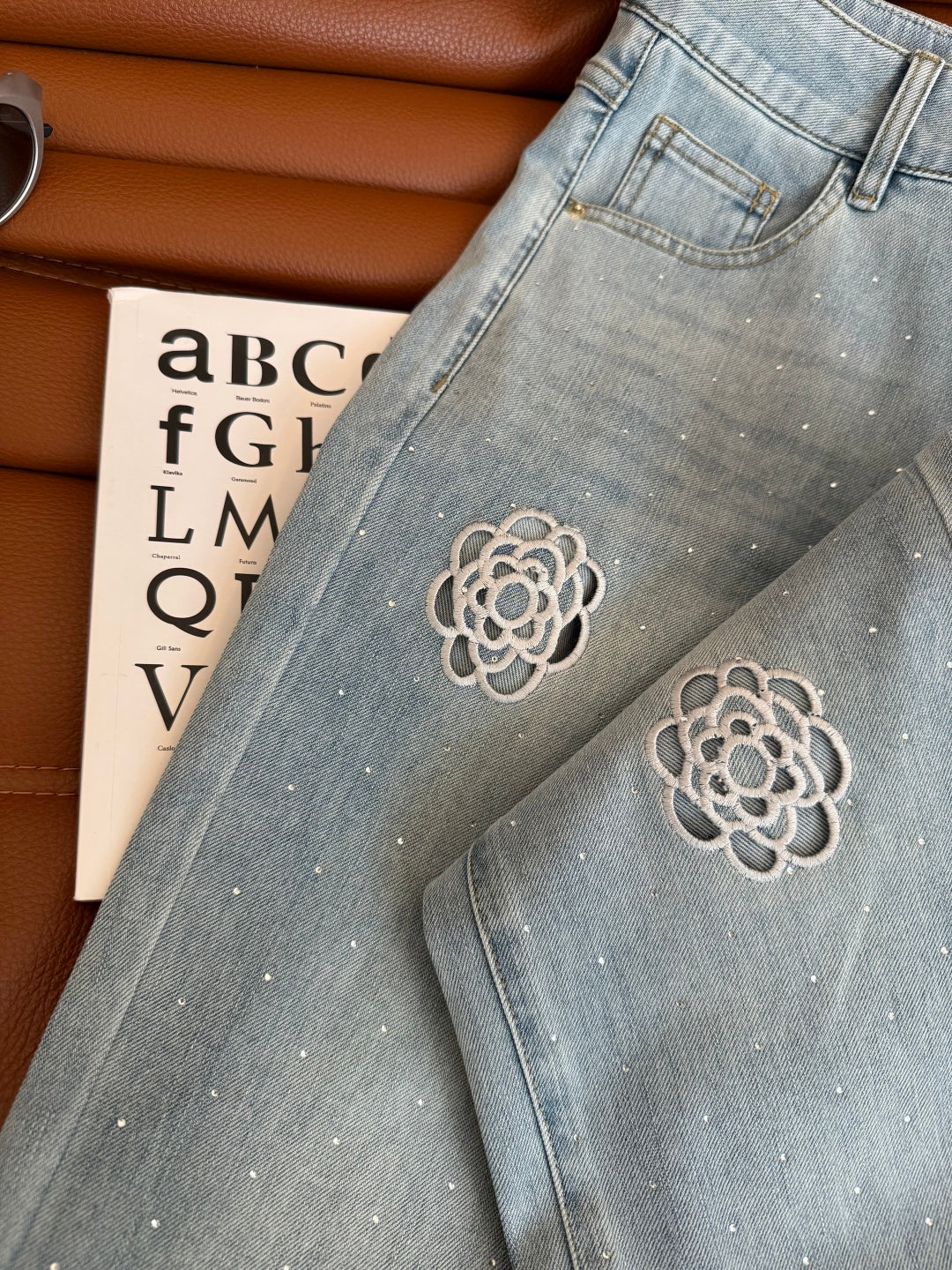CC 25 Hollow Camellia Embroidery Jeans Light Blue Denim Cotton