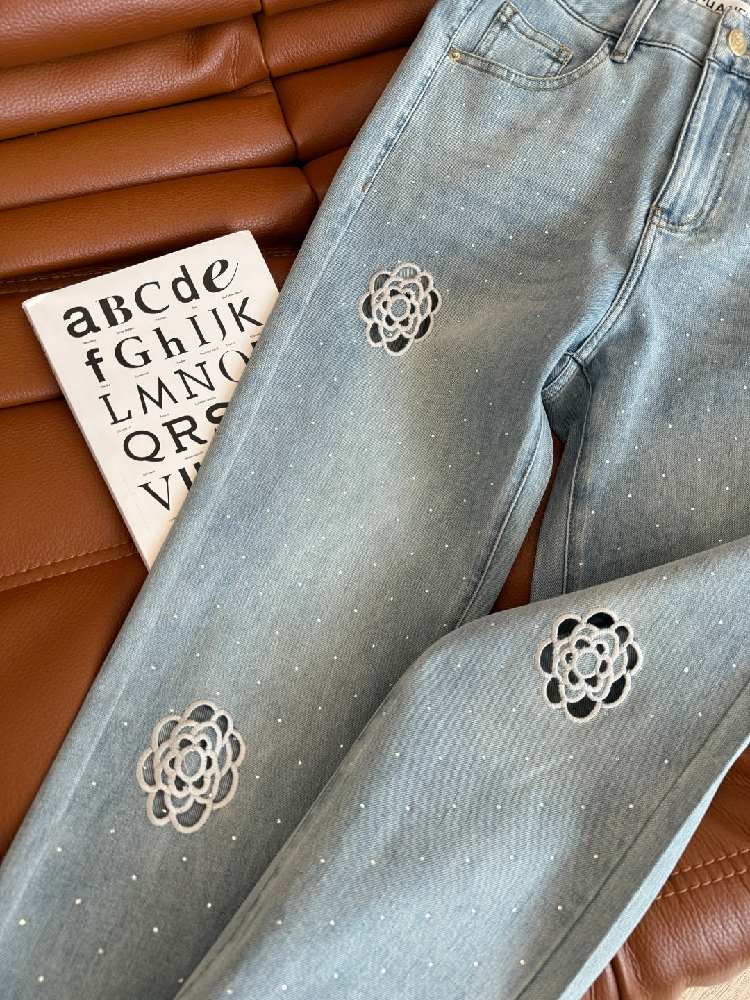 CC 25 Hollow Camellia Embroidery Jeans Light Blue Denim Cotton