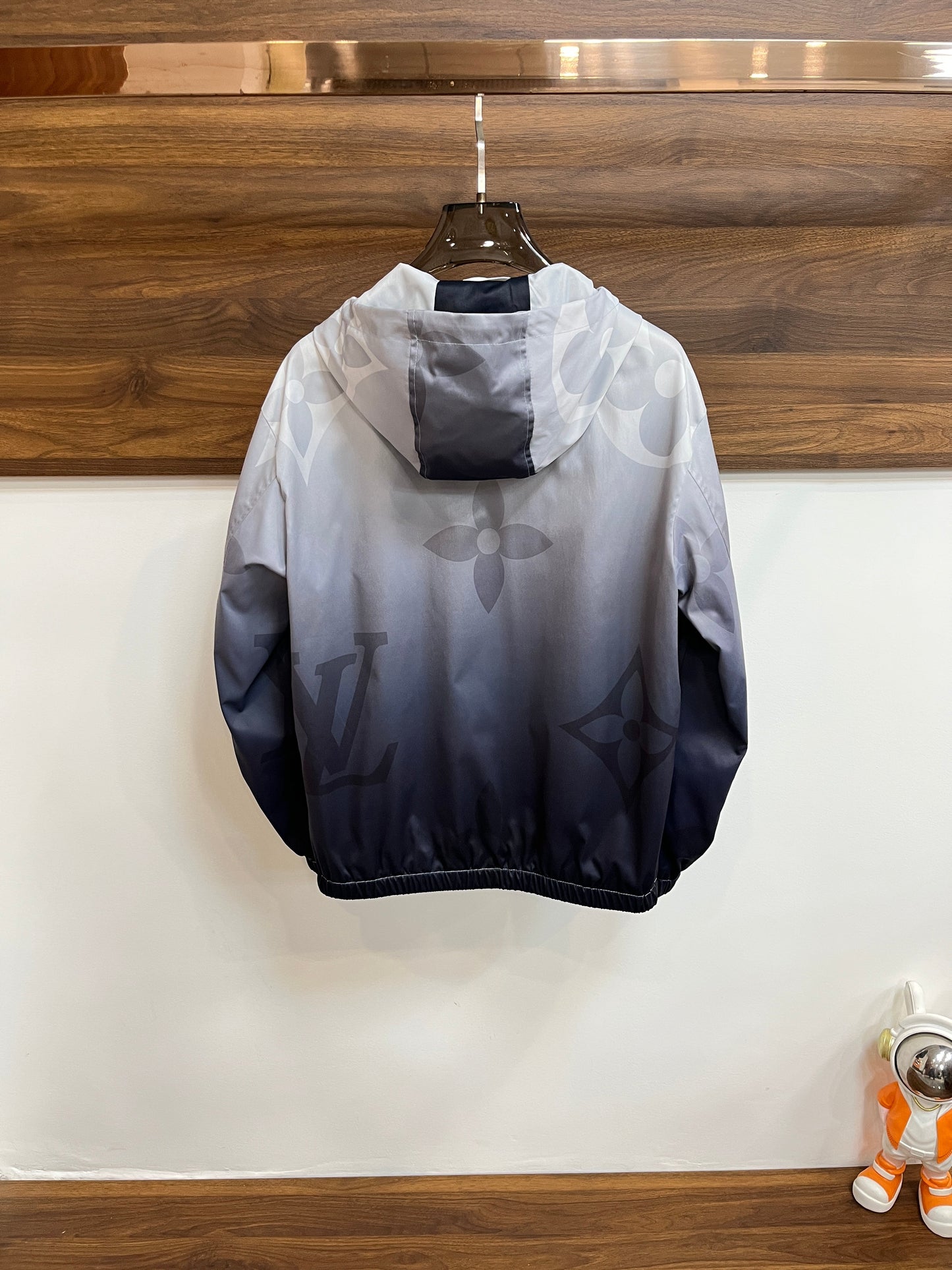 LV BLACK GRADIENT JACKET 238900