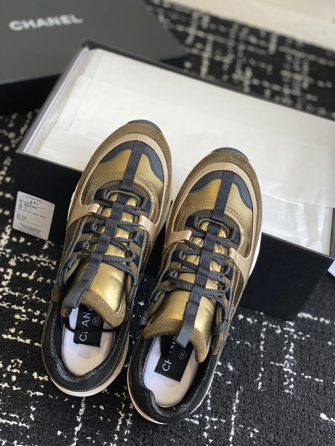 CC 25 Sneaker Gold Suede Sheepskin 352724