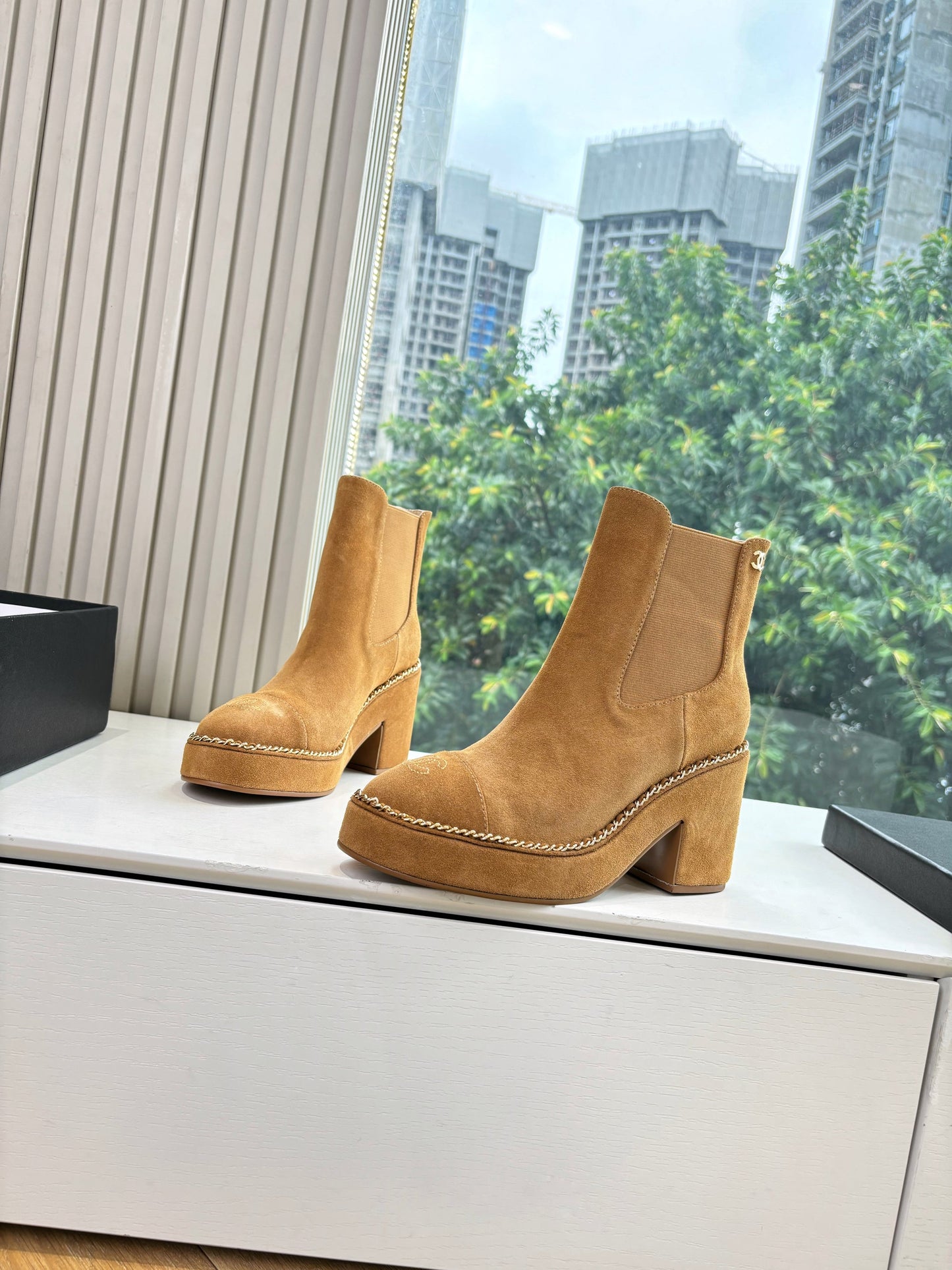 CC 25 Short Boot Dark Beige Suede 430302