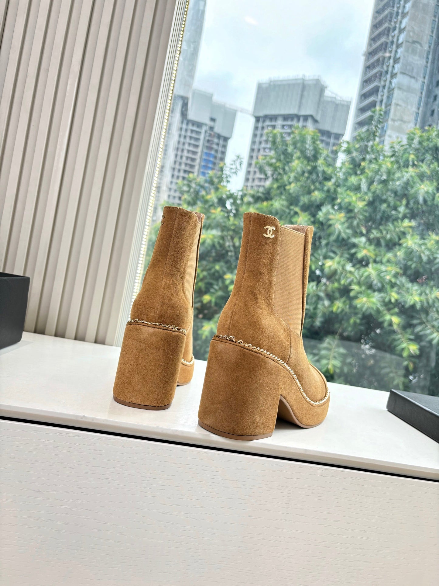 CC 25 Short Boot Dark Beige Suede 430302