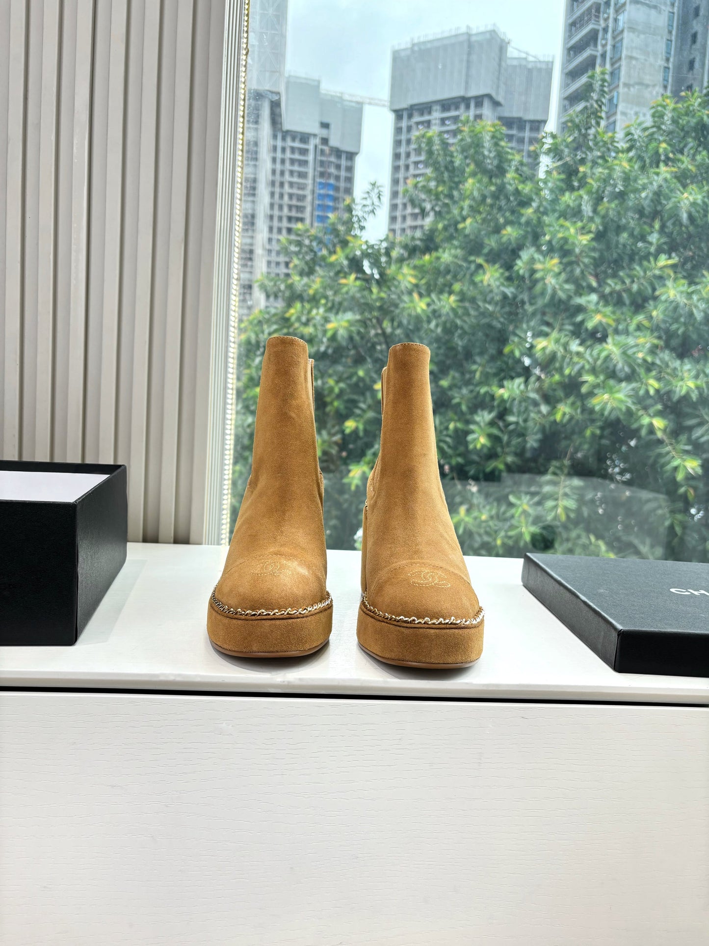 CC 25 Short Boot Dark Beige Suede 430302