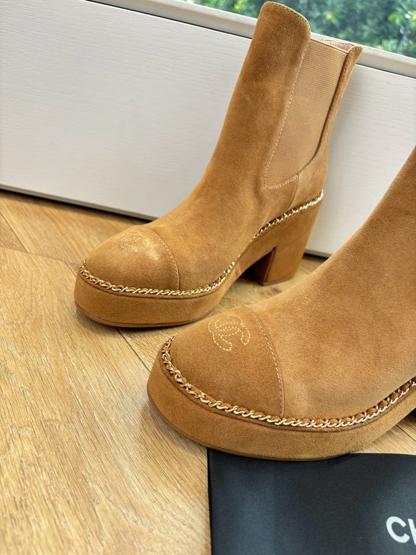 CC 25 Short Boot Dark Beige Suede 430302