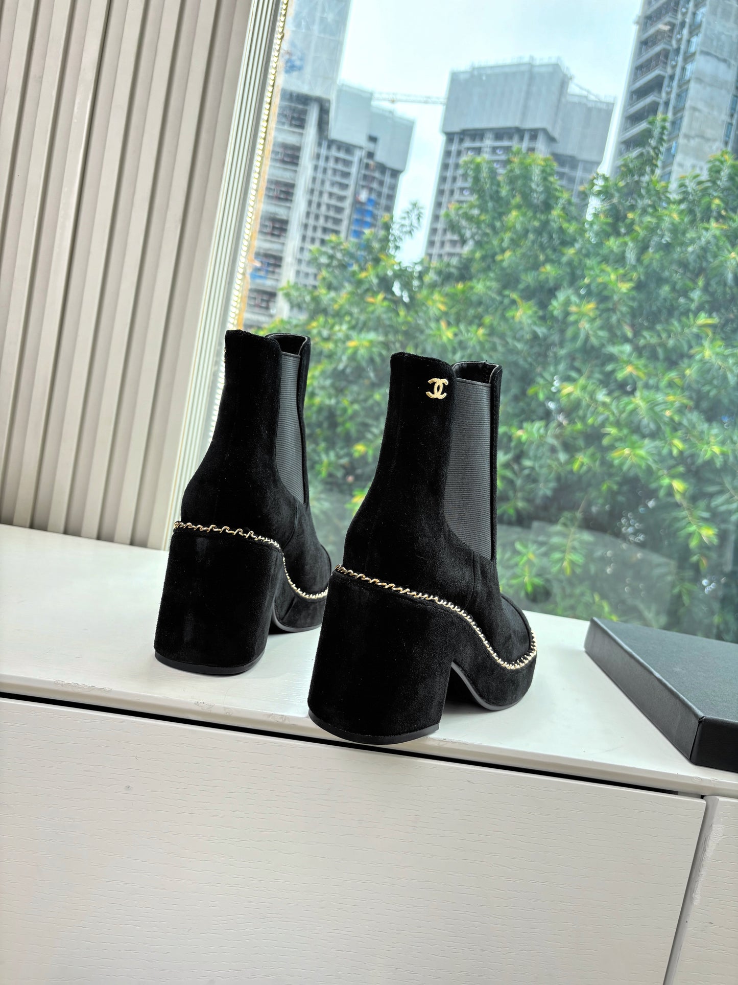 CC 25 Short Boot Black Suede 430303