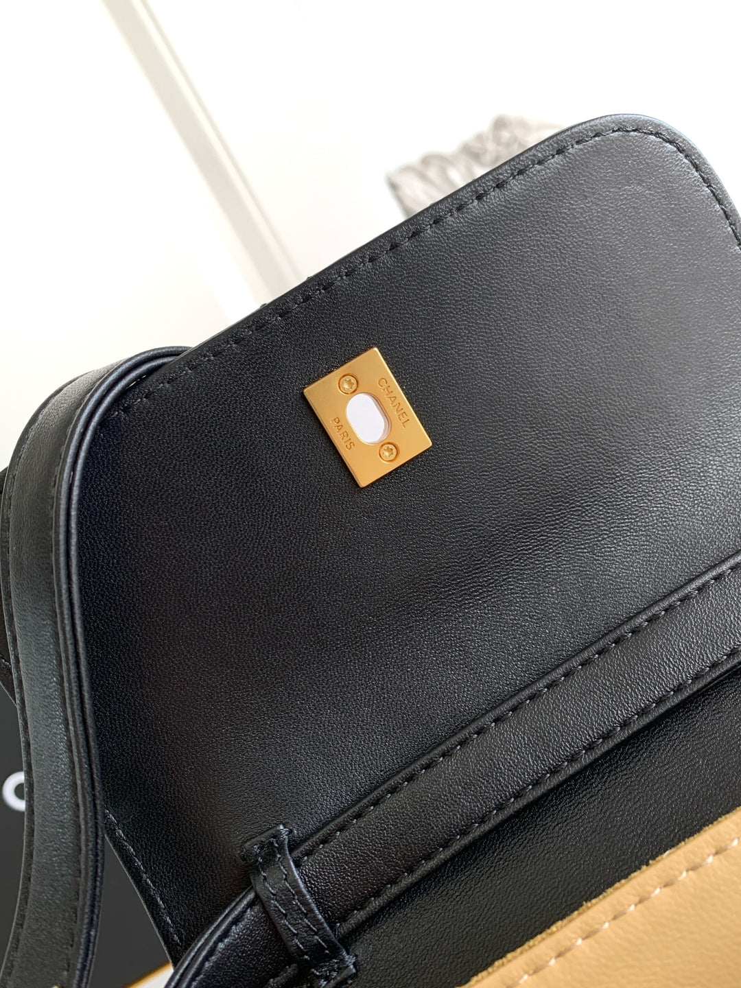 CC 25A Shoulder Bag Brown Black Suede