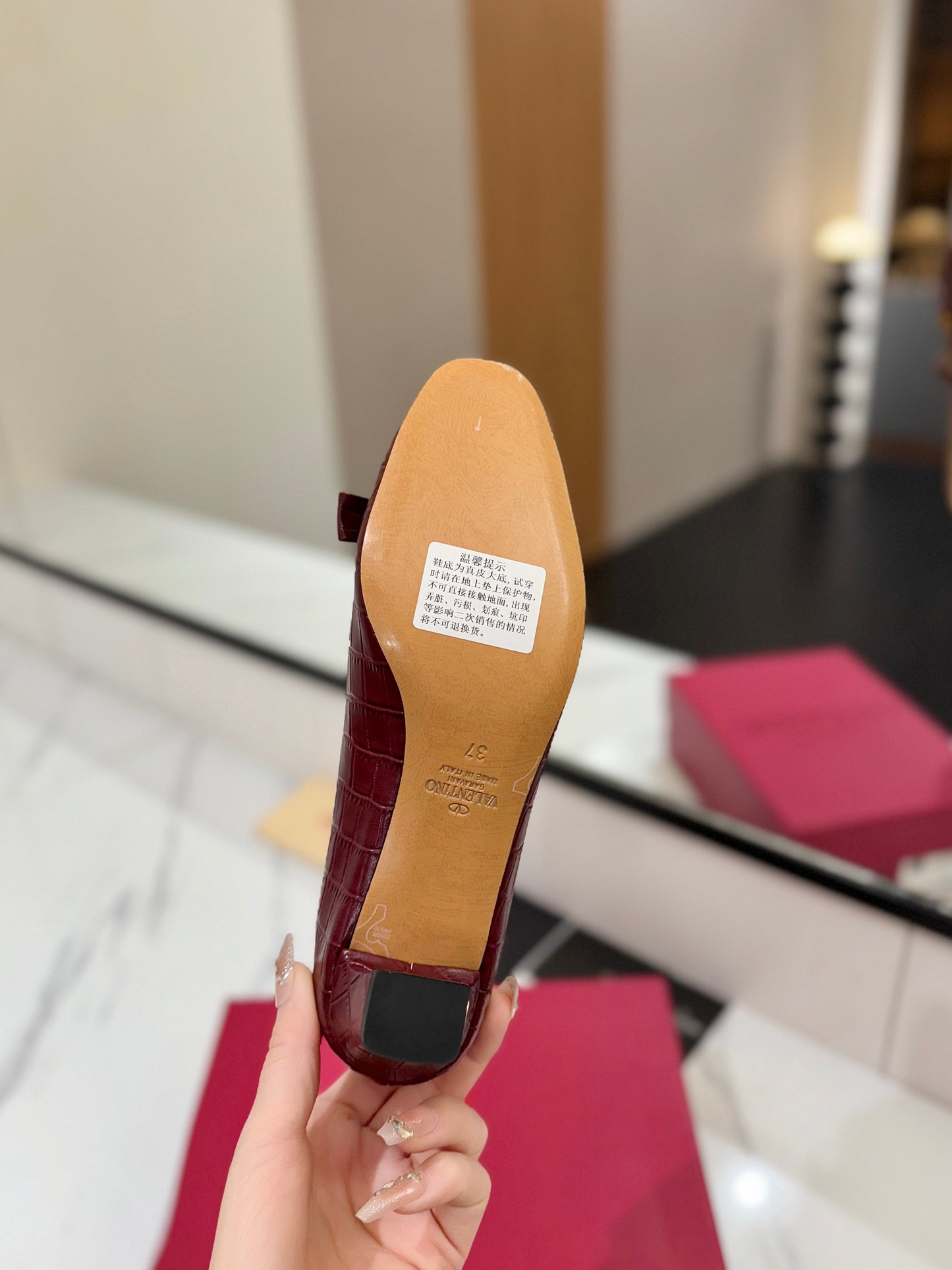 VT 25 Vlogo Signature Red Pumps Cowhide