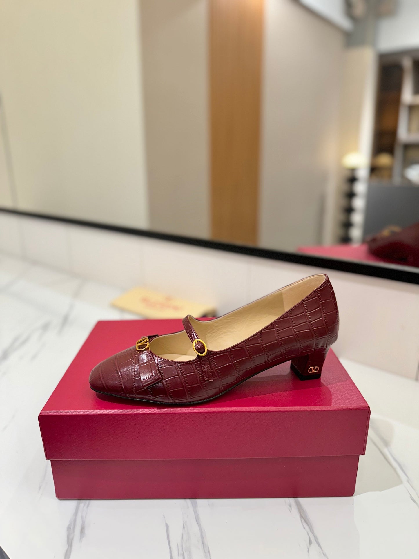 VT 25 Vlogo Signature Red Pumps Cowhide
