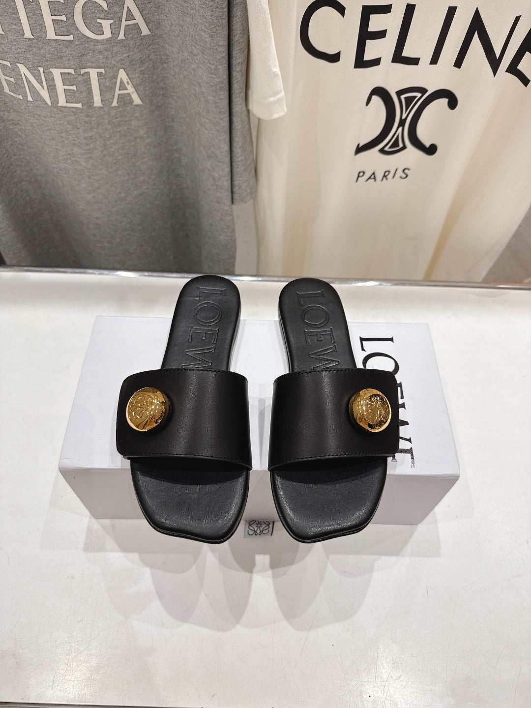 Loewe 25 Pebble Slide Black Calfskin 325329