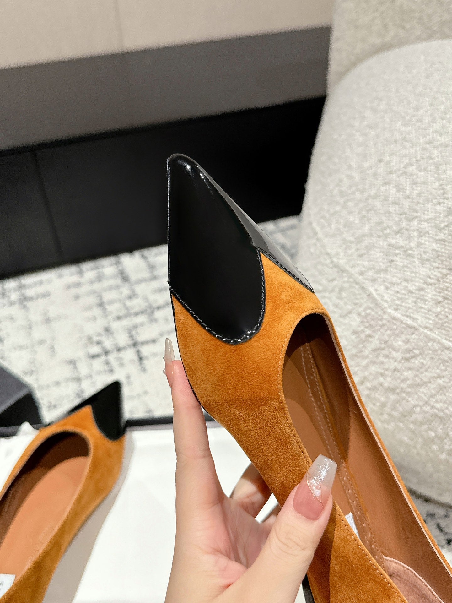 ALAIA PUMP 1 CM IN COPPER BROWN SUEDE MIX BLACK CALFSKIN