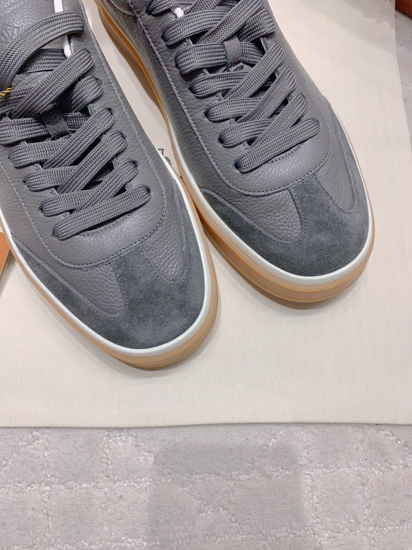 LP sneaker unisex style gray sheepskin mix suede 382665