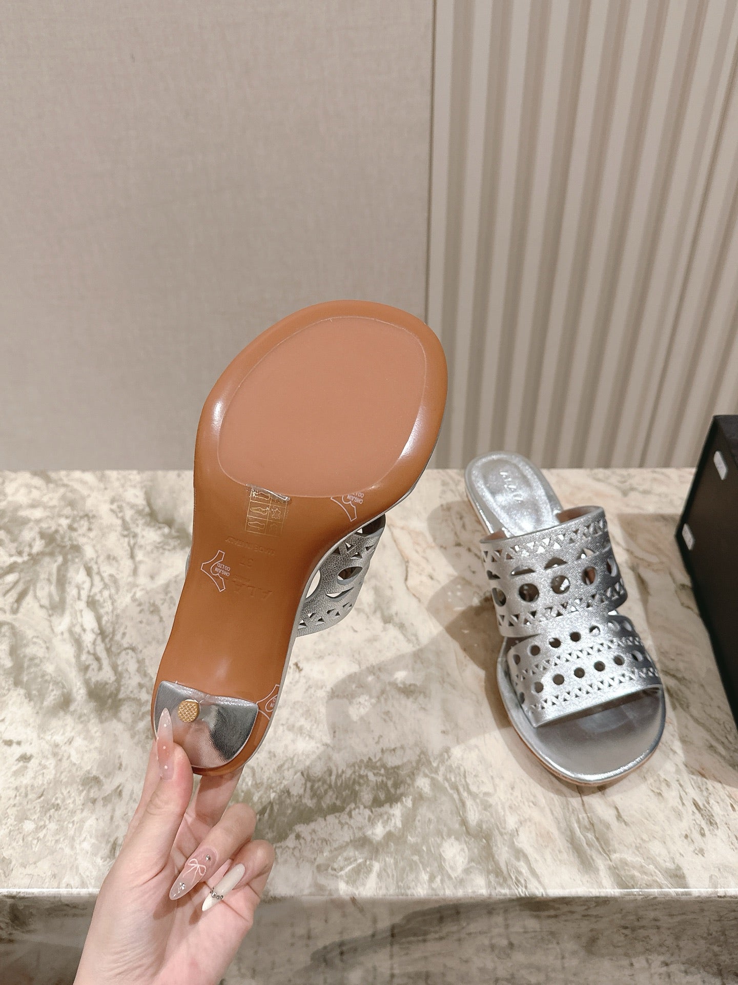 Alaia 2025 Vienne Cutout Kitten-Heel Slide Sandals Silver Leather 293647