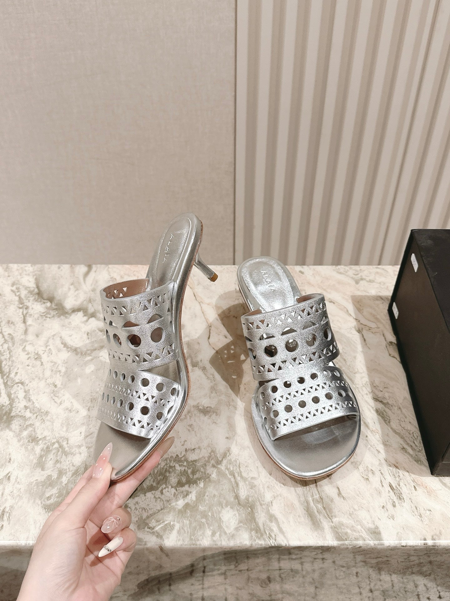 Alaia 2025 Vienne Cutout Kitten-Heel Slide Sandals Silver Leather 293647