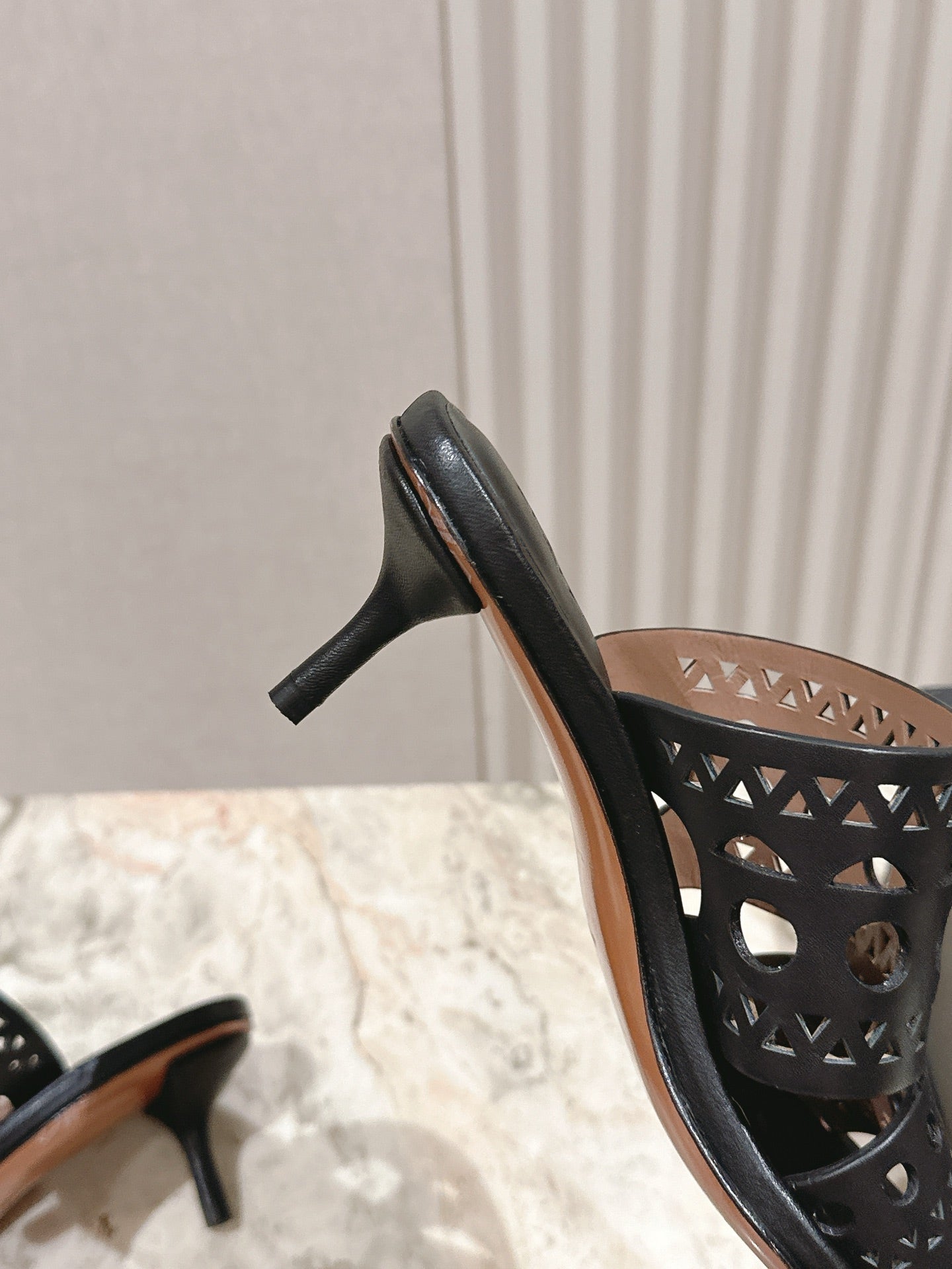 Alaia 2025 Vienne Cutout Kitten-Heel Slide Sandals Black Leather 293648