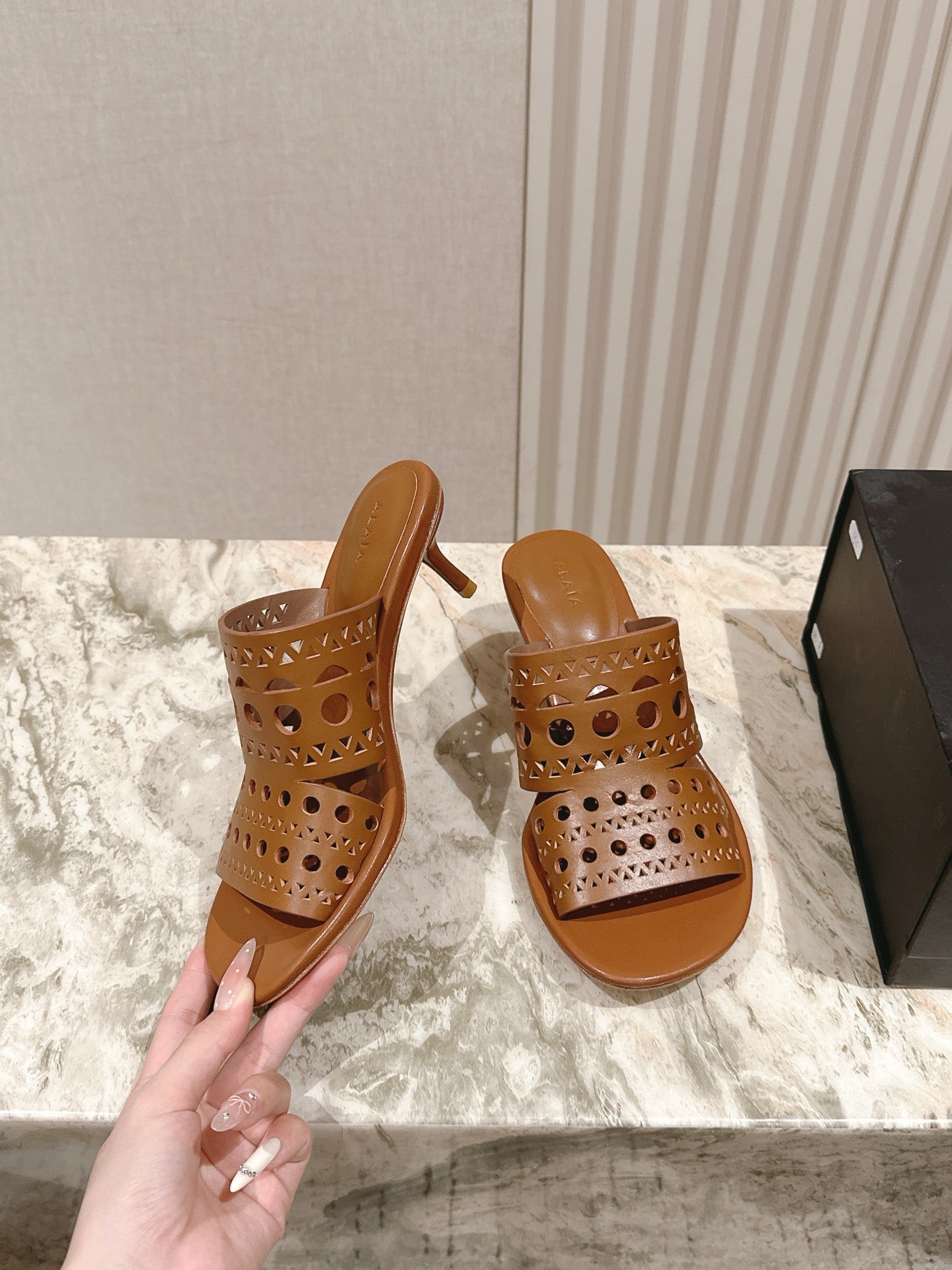 Alaia 2025 Vienne Cutout Kitten-Heel Slide Sandals Brown Leather 293649