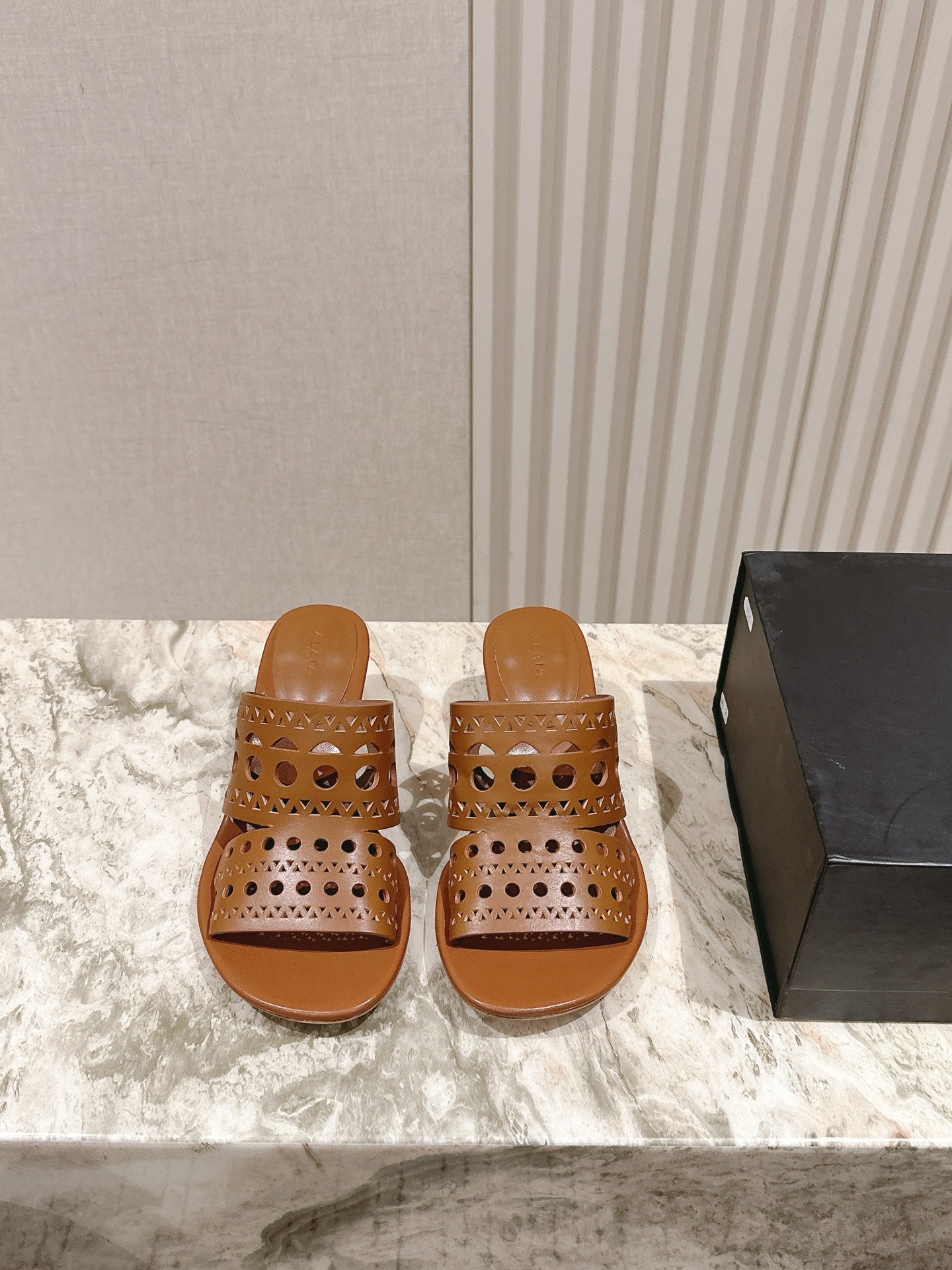 Alaia 2025 Vienne Cutout Kitten-Heel Slide Sandals Brown Leather 293649
