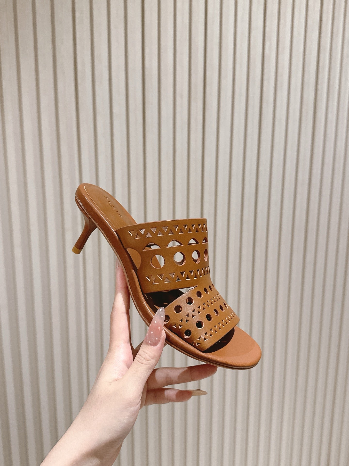 Alaia 2025 Vienne Cutout Kitten-Heel Slide Sandals Brown Leather 293649