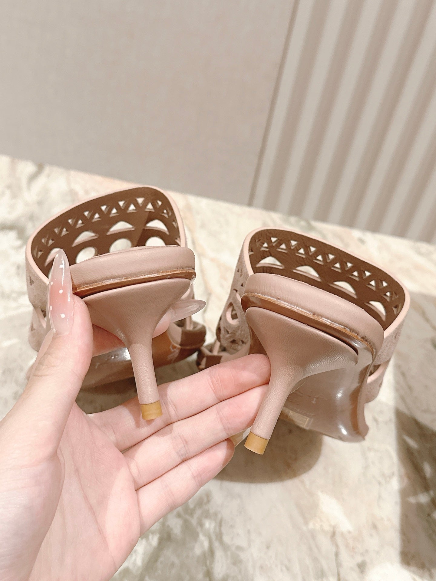 Alaia 2025 Vienne Cutout Kitten-Heel Slide Sandals Pink Leather 293651