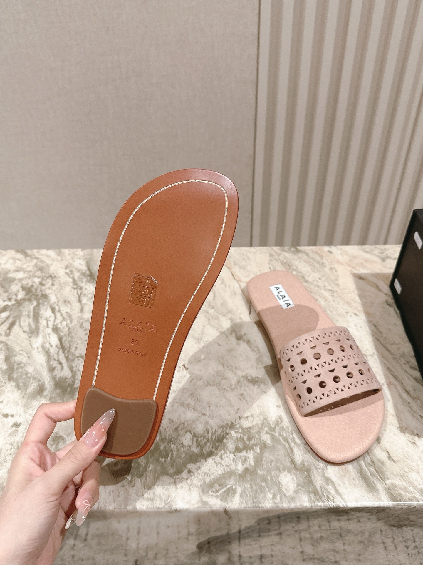 Alaia 2025 Hollow Slippers Pink Leather 293652