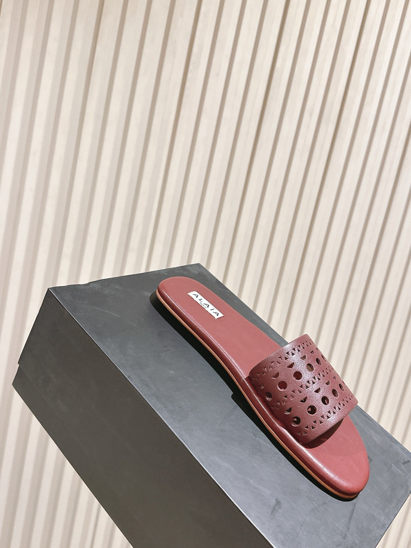 Alaia 2025 Hollow Slippers Red Leather 293654